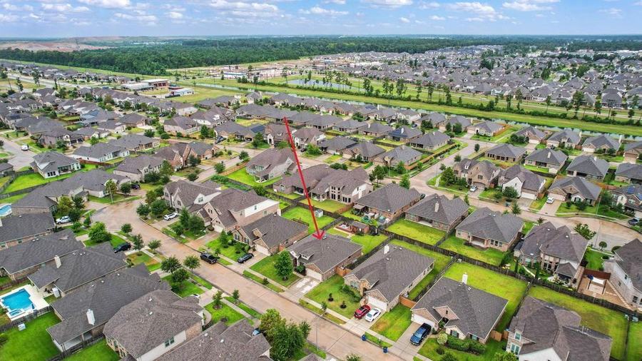 Aerial view of 12019 Delwood Terrace Dr and the surrounding neighborhood