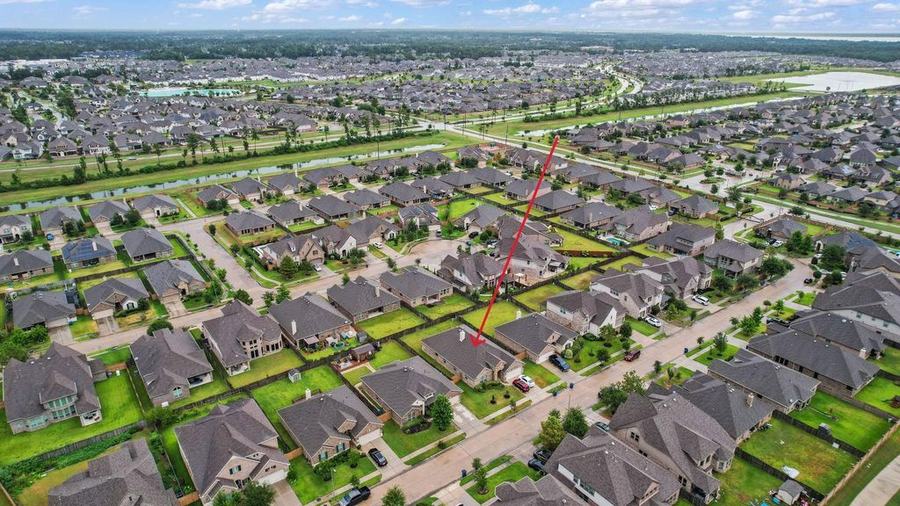 Aerial view of 12019 Delwood Terrace Dr and the surrounding neighborhood