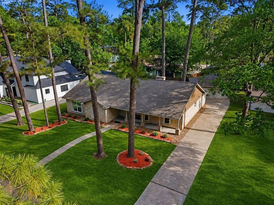 Aerial view of 1914 Lazy Grove Dr and the surrounding neighborhood